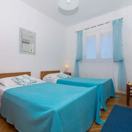 Two-bedroom In Okrug Gornji Iv *