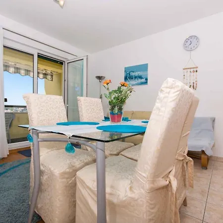 Two-bedroom In Okrug Gornji Iv Apartment *