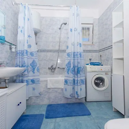 Two-bedroom In Okrug Gornji Iv Apartment *