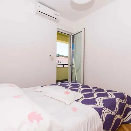 Apartment Two-bedroom In Okrug Gornji Iv