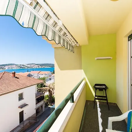 Apartment Two-bedroom In Okrug Gornji Iv *
